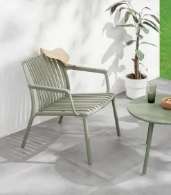 Fauteuil bas de jardin empilable AVILA